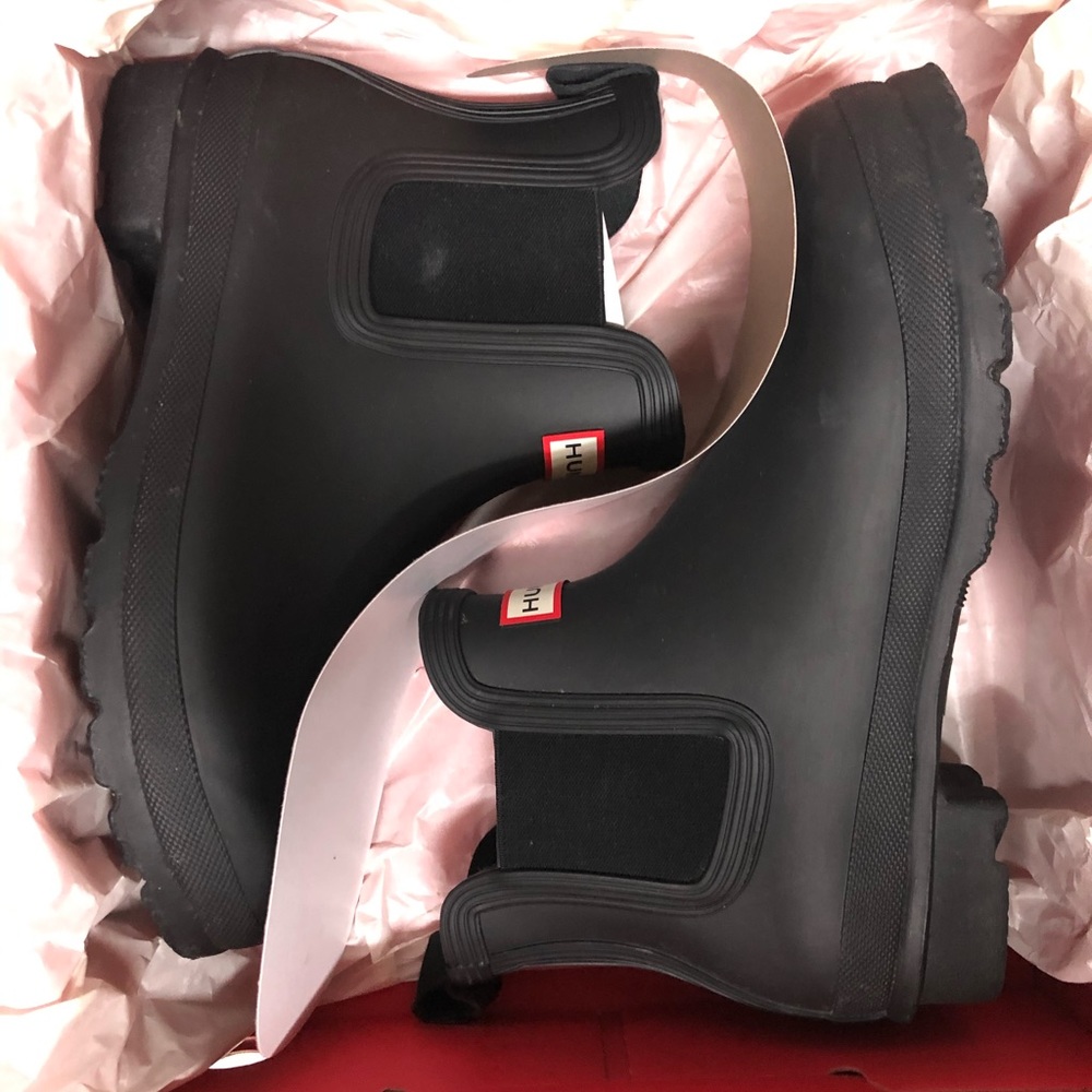 Women’s Original Chelsea Boots Size 8.